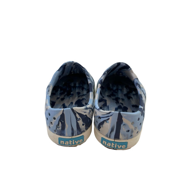 Native Jefferson Blue Swirl Shoes - Size C8
