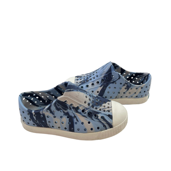 Native Jefferson Blue Swirl Shoes - Size C8
