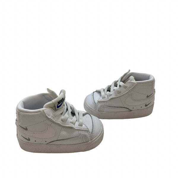 Nike Blazer Mid '77 SE White Sneakers - Size 4C