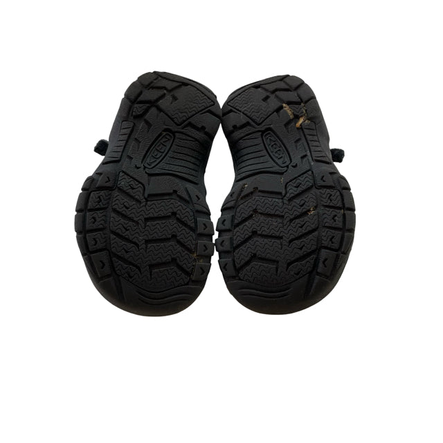 Keen Black & Neon Closed Toe Sandals - Size 8