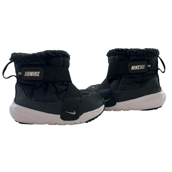Nike Black & White Lined Winter Boots - Size 8C