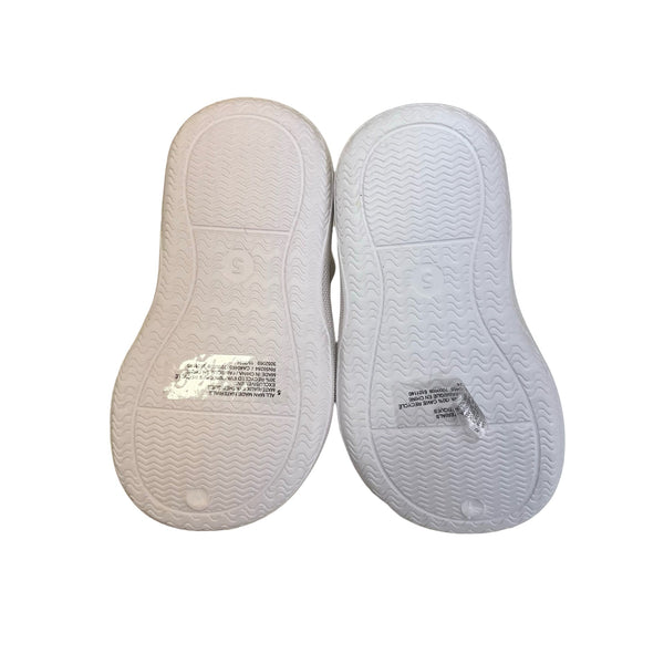 Children's Place Ivory Iridescent Closed Toe Sandals with Tag - Size 5 - Bounce Mkt