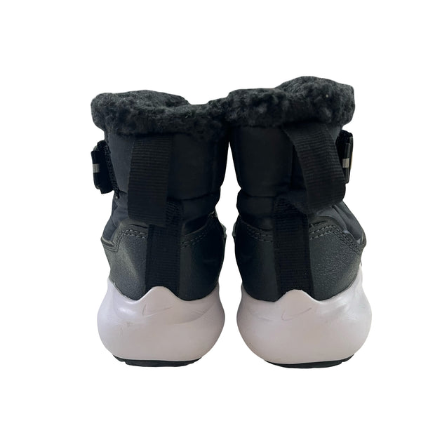 Nike Black & White Lined Winter Boots - Size 8C