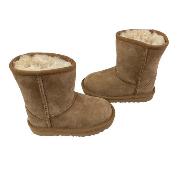 UGG Classic II Chestnut Boots New in Box - Size 8
