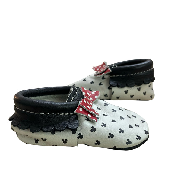 Freshly Picked Ivory, Black & Red Minnie Mouse Bow Moccasins - Size 5 - Bounce Mkt