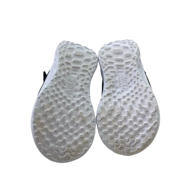 Nike Black Sneakers - Size 5.5C - Bounce Mkt